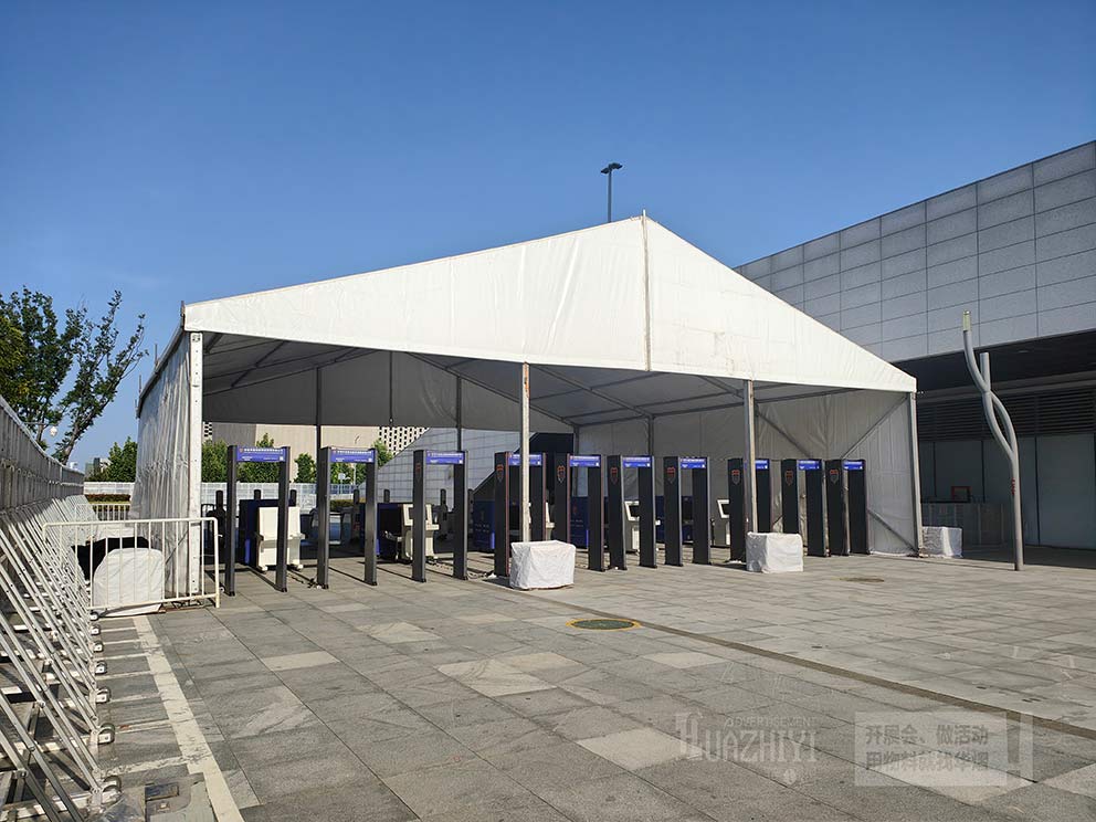 演唱會篷房出租公司在室外搭建要注意風阻